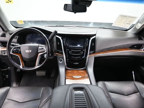 Used 2019 Cadillac Escalade Luxury RWD image 20