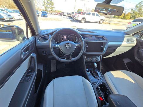 Used 2020 Volkswagen Tiguan SE image 5
