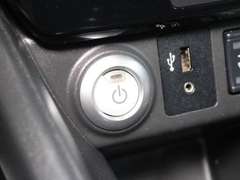 Used 2019 Nissan Leaf SV w/ SV Technology Package FWD image 18