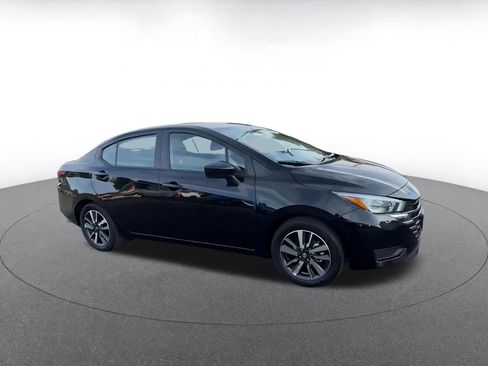 Used 2025 Nissan Versa SV image 2