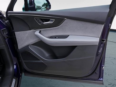 Used 2024 Audi SQ7 Prestige w/ Prestige Package image 33