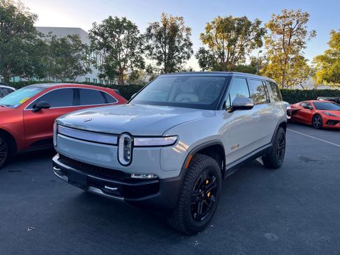 Used 2023 Rivian R1S Adventure image 1