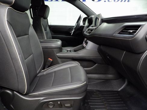 Used 2023 GMC Yukon SLT image 32