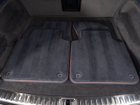 Certified 2025 Bentley Bentayga Extended Wheelbase image 47