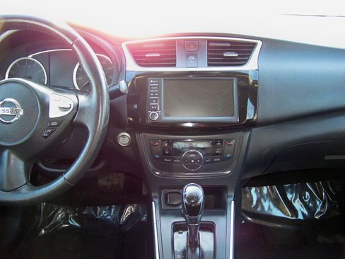 Used 2019 Nissan Sentra SV image 17