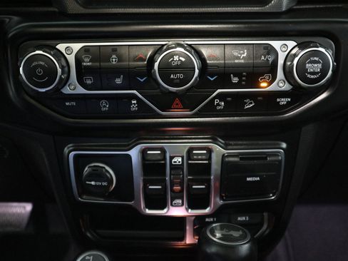 Used 2021 Jeep Wrangler Unlimited Sahara AWD/4WD image 26