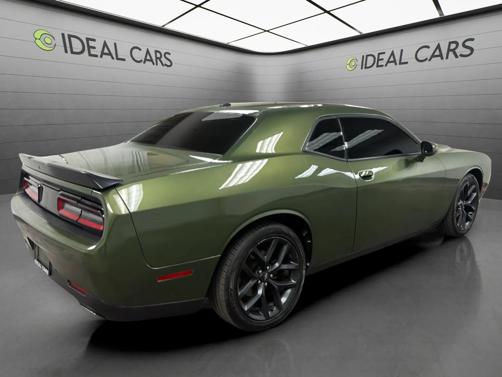 Used 2020 Dodge Challenger SXT w/ Blacktop Package RWD image 5