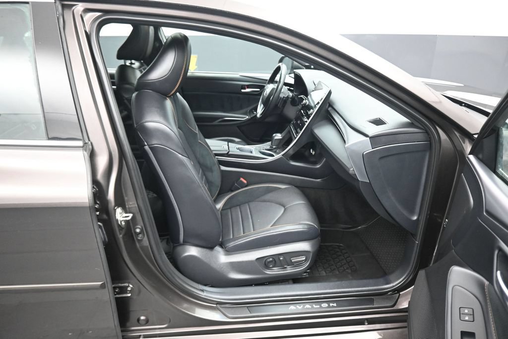 Used 2020 Toyota Avalon Touring w/ Advanced Safety Package FWD image 45