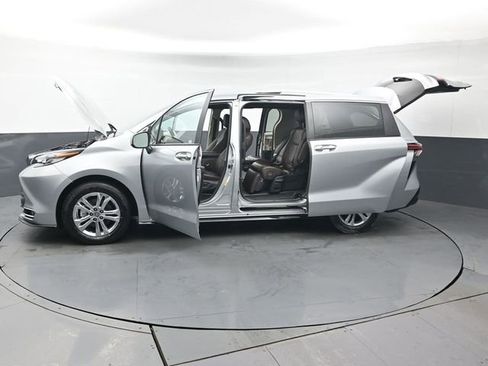 Certified 2023 Toyota Sienna Platinum image 55