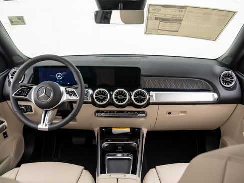 New 2025 Mercedes-Benz GLB 250 GLB 250 image 10