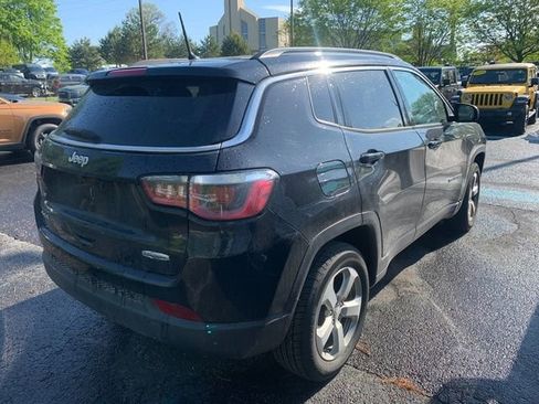 Used 2018 Jeep Compass Latitude w/ Cold Weather Group AWD/4WD image 6