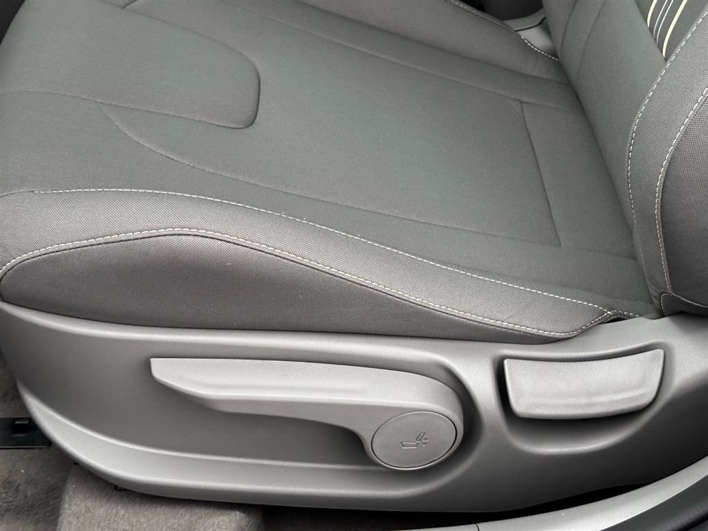 Used 2026 Hyundai Elantra Sport FWD image 13