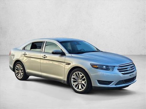 Used 2017 Ford Taurus Limited image 3