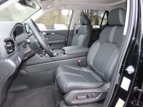 New 2025 Honda Pilot Touring image 13