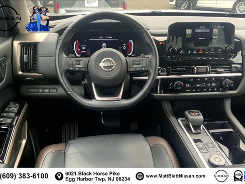 Used 2024 Nissan Pathfinder Platinum w/ Lighting Package (N93) AWD/4WD image 4