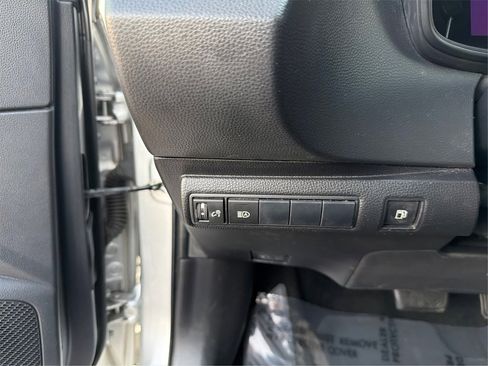 Used 2020 Toyota Corolla LE image 18