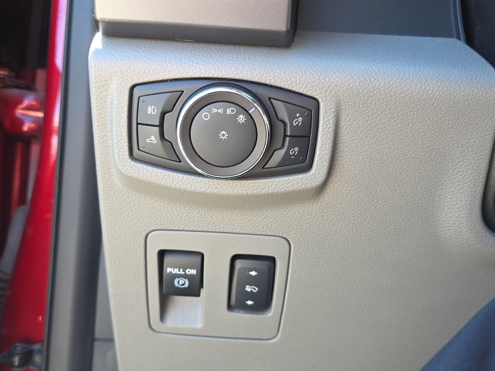 Used 2018 Ford F150 XLT w/ Equipment Group 302A Luxury AWD/4WD image 23