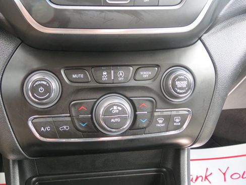 Used 2022 Jeep Cherokee Latitude Lux AWD/4WD image 24
