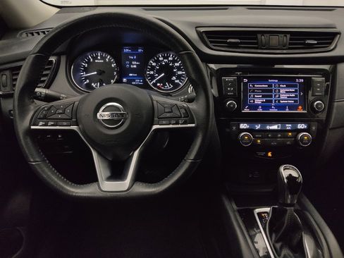 Used 2020 Nissan Rogue SV FWD image 22