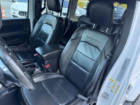 Used 2018 Jeep Wrangler Unlimited Sahara w/ LED Lighting Group AWD/4WD image 19