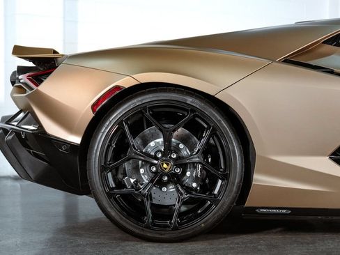 Used 2024 Lamborghini Revuelto AWD/4WD image 22