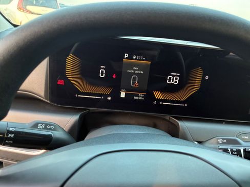 Used 2025 Kia K4 LXS image 39