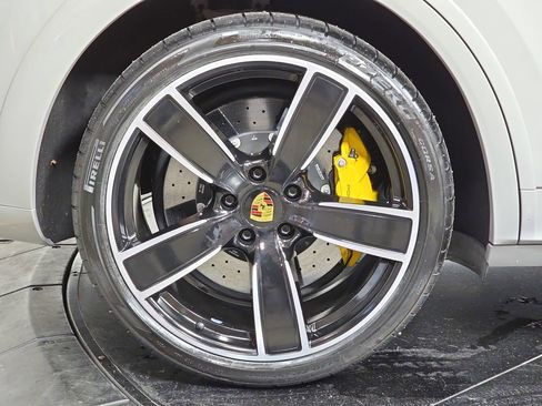 Certified 2023 Porsche Cayenne Turbo AWD/4WD image 29