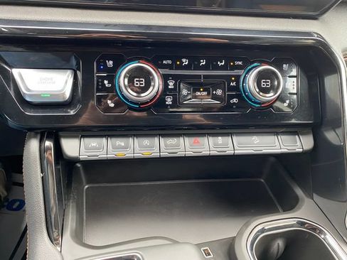 Used 2025 GMC Sierra 1500 AT4 w/ Technology Package AWD/4WD image 18