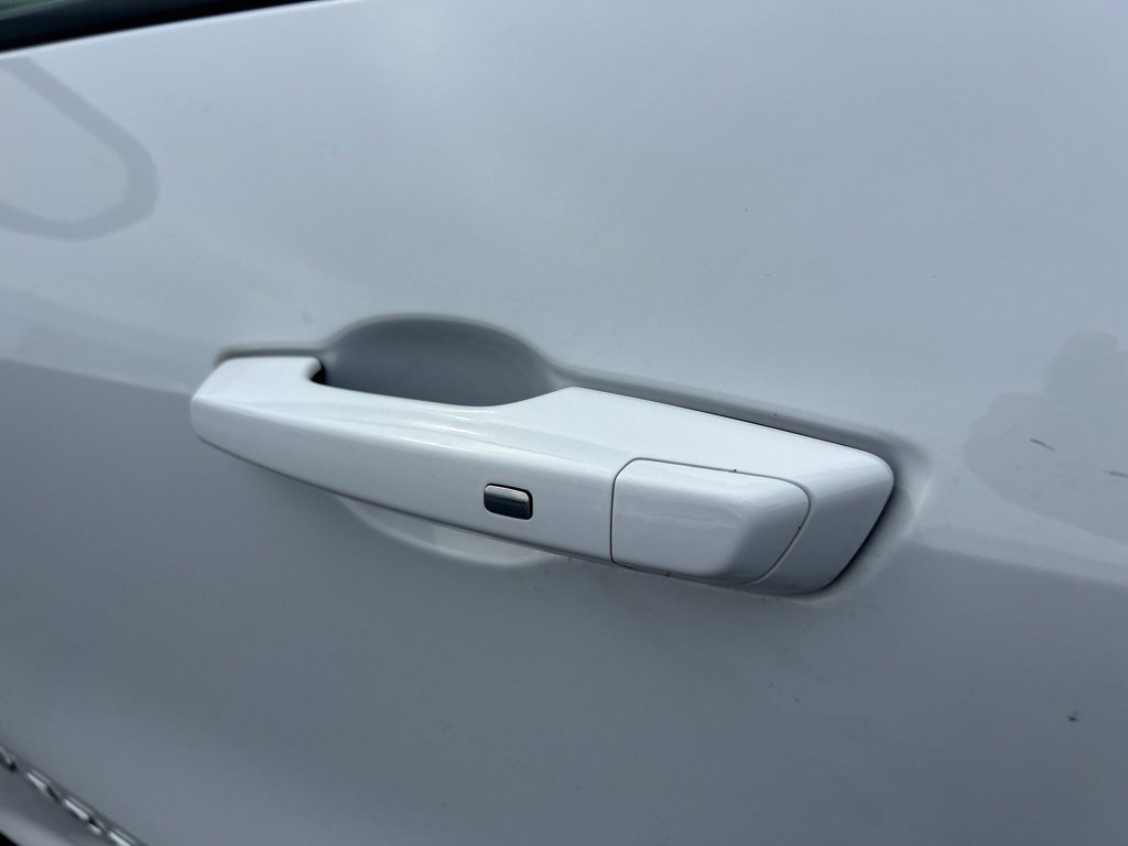 Used 2025 Chevrolet Traverse LT FWD image 12