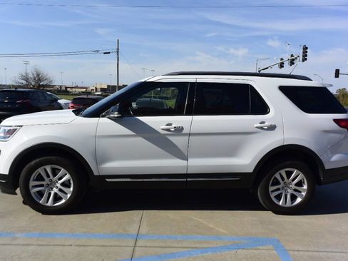 Used 2018 Ford Explorer XLT w/ Equipment Group 201A image 2