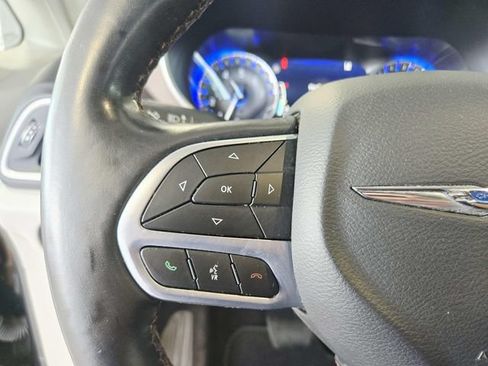 Used 2019 Chrysler Pacifica Touring Plus w/ Advanced Safetytec Group FWD image 18