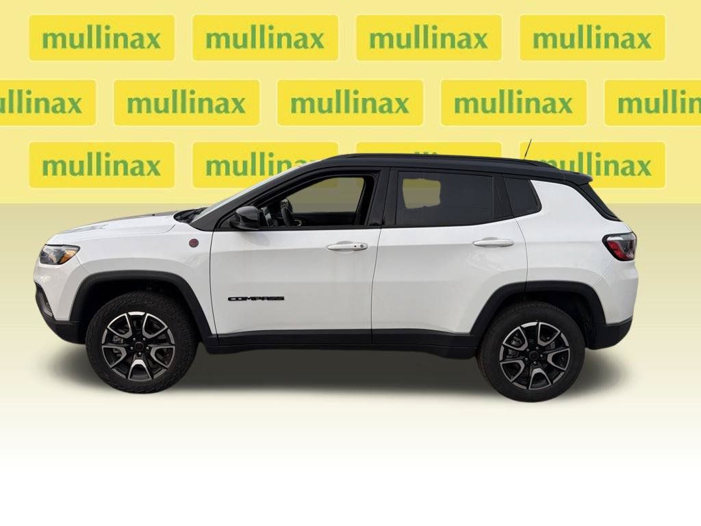 Used 2025 Jeep Compass Trailhawk AWD/4WD image 6