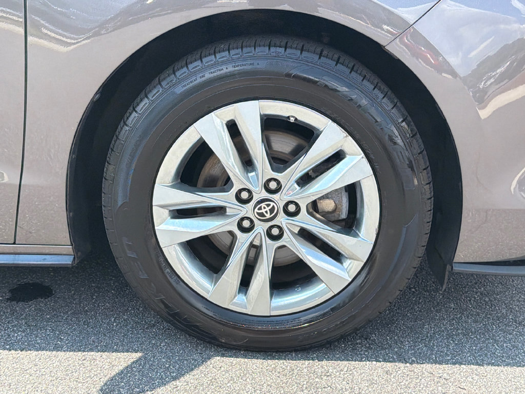 Used 2022 Toyota Sienna Limited AWD/4WD image 14