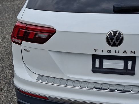 Used 2023 Volkswagen Tiguan SE AWD/4WD image 17