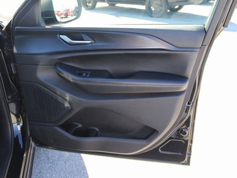 Used 2023 Jeep Grand Cherokee L Laredo image 5