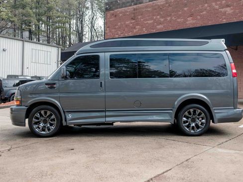 Used 2023 Chevrolet Express 2500 image 10