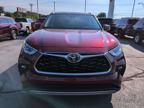 Certified 2025 Toyota Highlander Platinum AWD/4WD image 8