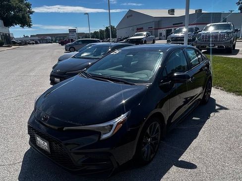 Used 2025 Toyota Corolla SE FWD image 3