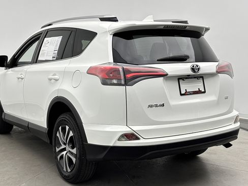 Used 2017 Toyota RAV4 LE image 5