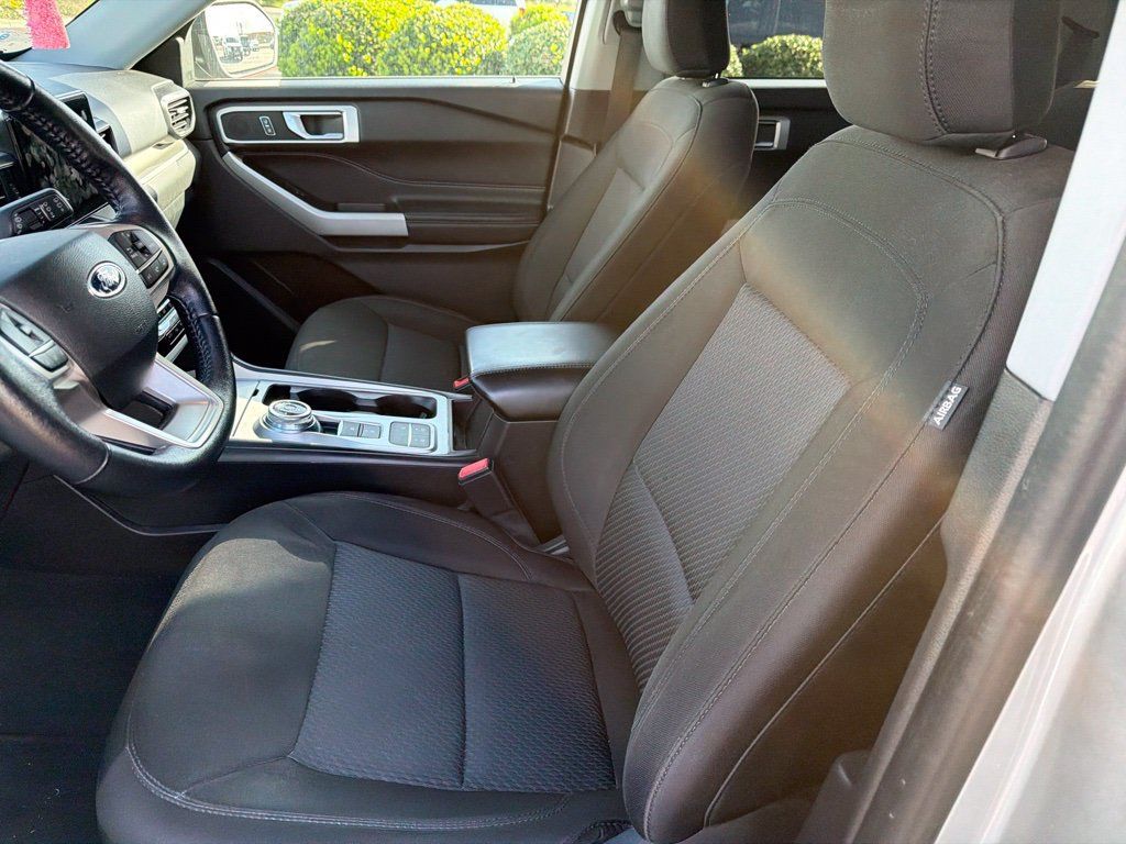 Used 2022 Ford Explorer XLT RWD image 9