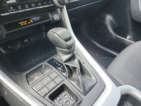 Used 2019 Toyota RAV4 LE AWD/4WD image 20