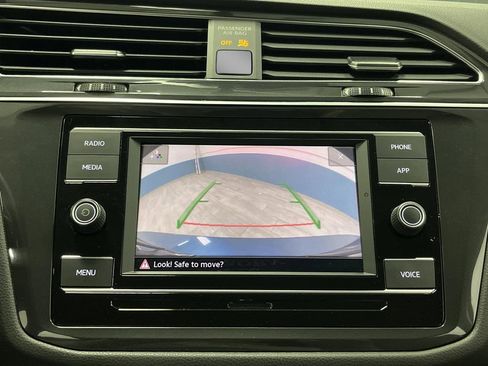 Used 2020 Volkswagen Tiguan S image 8