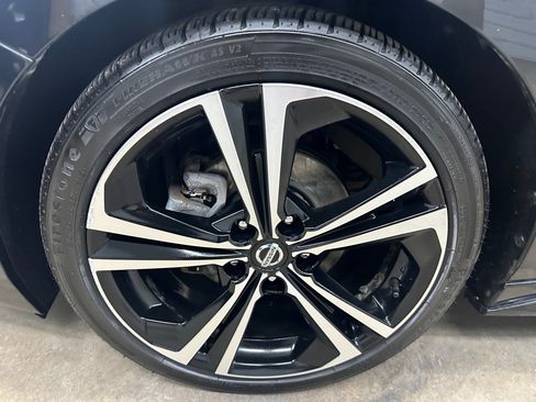 Used 2023 Nissan Sentra SR w/ SR Premium Package FWD image 34