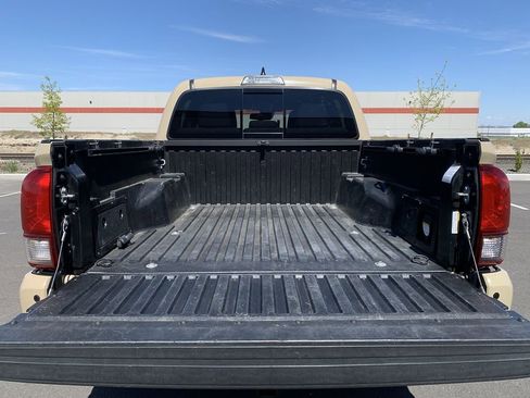 Used 2018 Toyota Tacoma TRD Off-Road w/ Technology Package AWD/4WD image 14