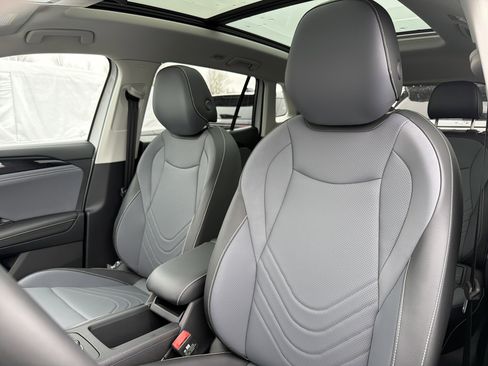 New 2026 Volkswagen Tiguan SE AWD/4WD image 9