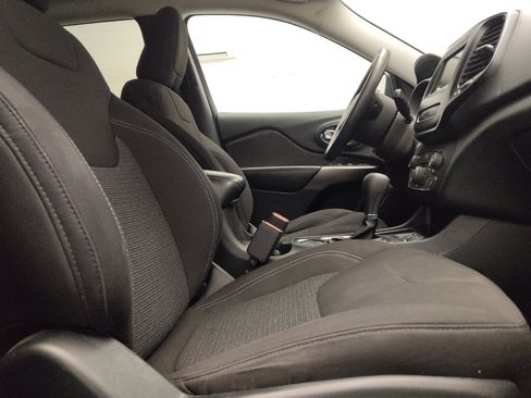 Used 2020 Jeep Cherokee Latitude FWD image 21