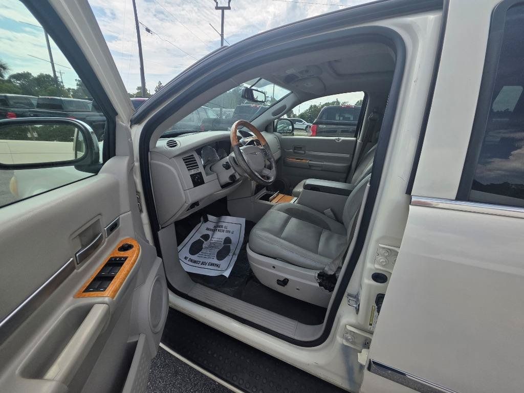Used 2009 Chrysler Aspen Limited RWD image 6
