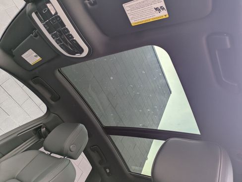 Used 2025 Porsche Macan image 27