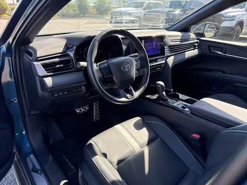 Used 2025 Toyota Camry SE w/ Convenience Package image 9