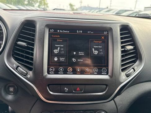 Used 2019 Jeep Cherokee Trailhawk w/ Cold Weather Group AWD/4WD image 21